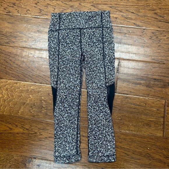 lululemon athletica Pants - Lululemon Sole Training Crop‎ leggings